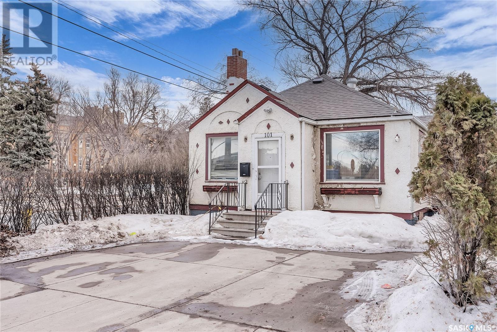 Property at 101 32nd STREET W image 1