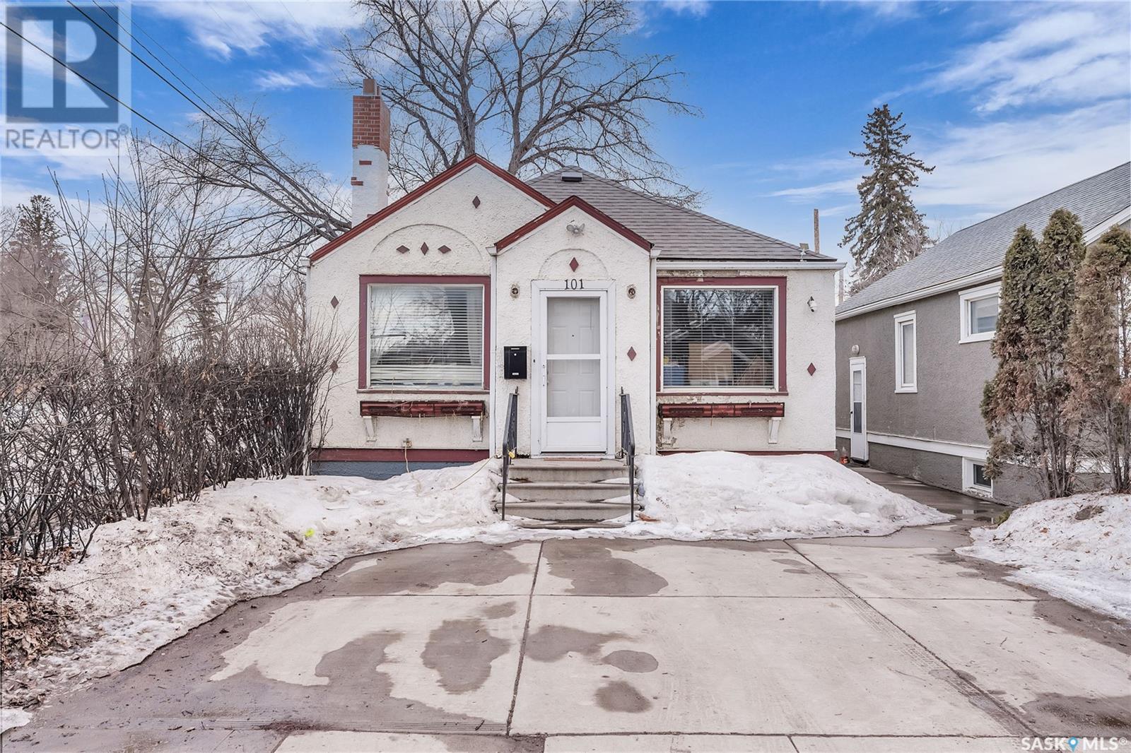 Property at 101 32nd STREET W image 2