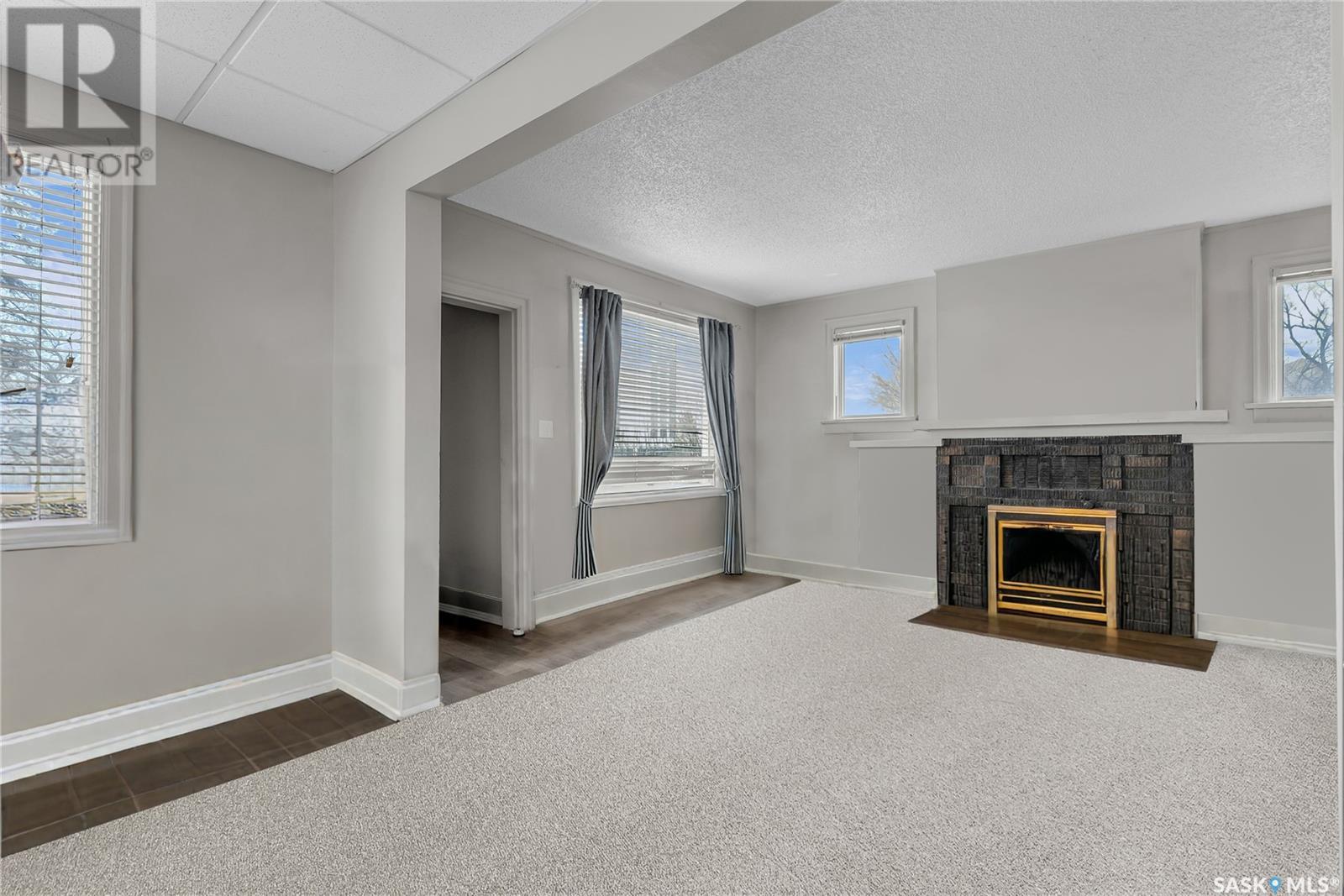 Property at 101 32nd STREET W image 4