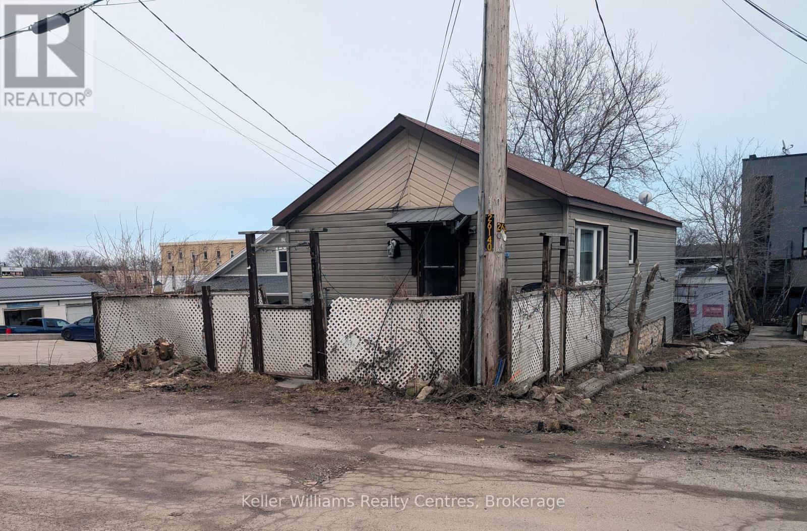 638 Berford, South Bruce Peninsula, Ontario  N0H 2T0 - Photo 2 - X12040377