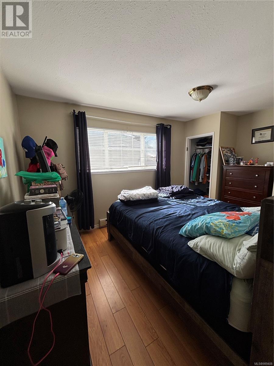 Property at 501 7th Ave image 4