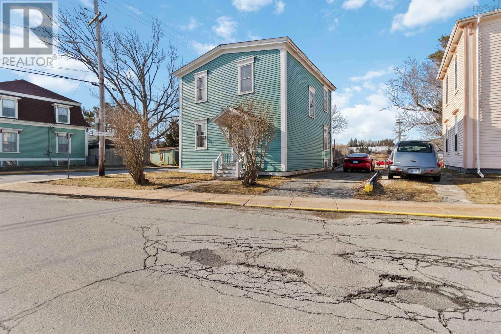 21 Green Street, Lunenburg, Nova Scotia  B0J 2C0 - Photo 2 - 202506088