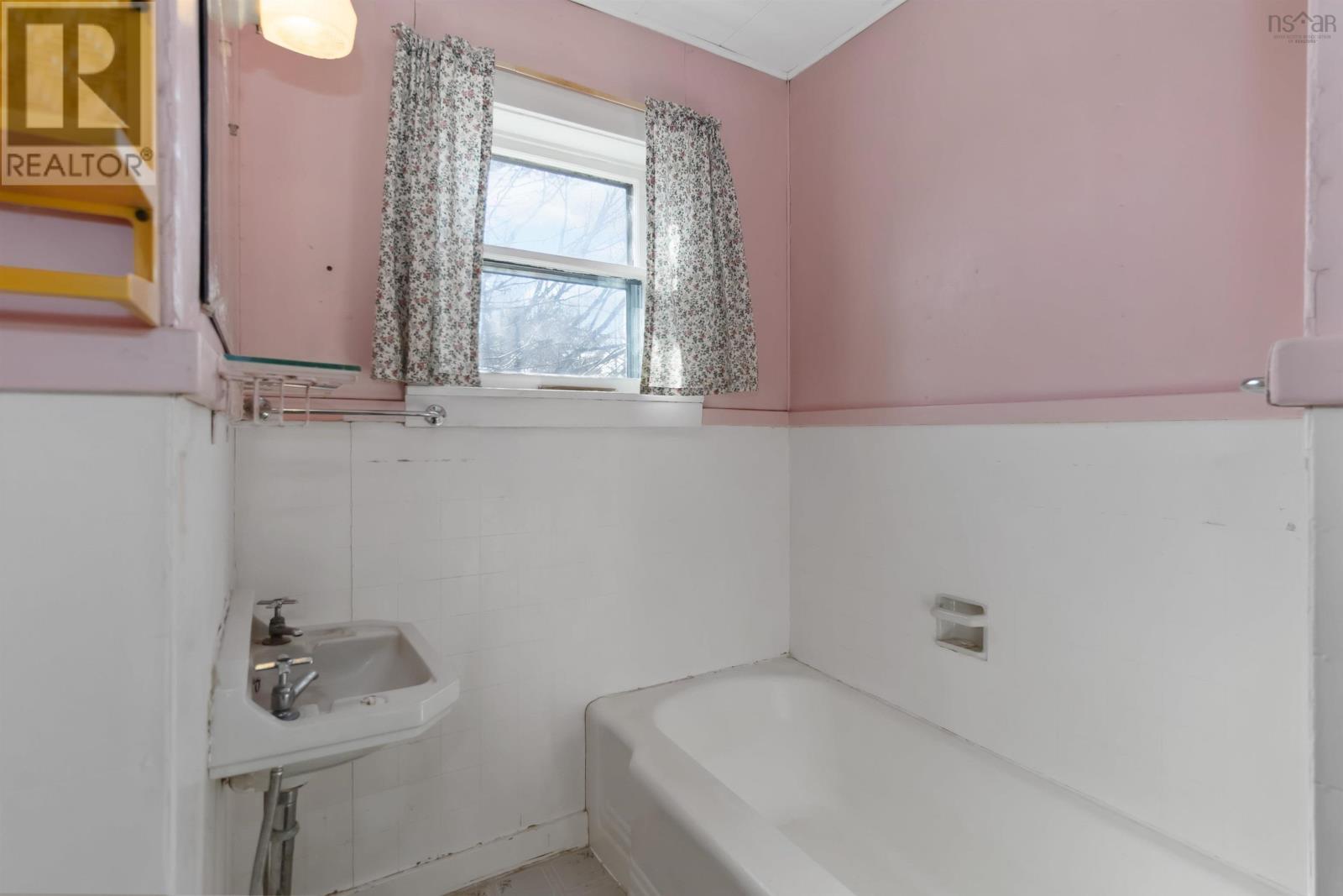 21 Green Street, Lunenburg, Nova Scotia  B0J 2C0 - Photo 20 - 202506088