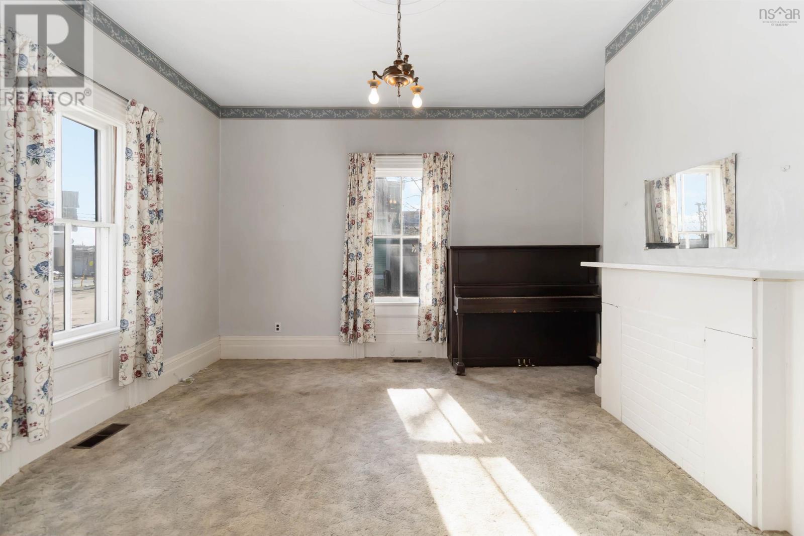 21 Green Street, Lunenburg, Nova Scotia  B0J 2C0 - Photo 7 - 202506088