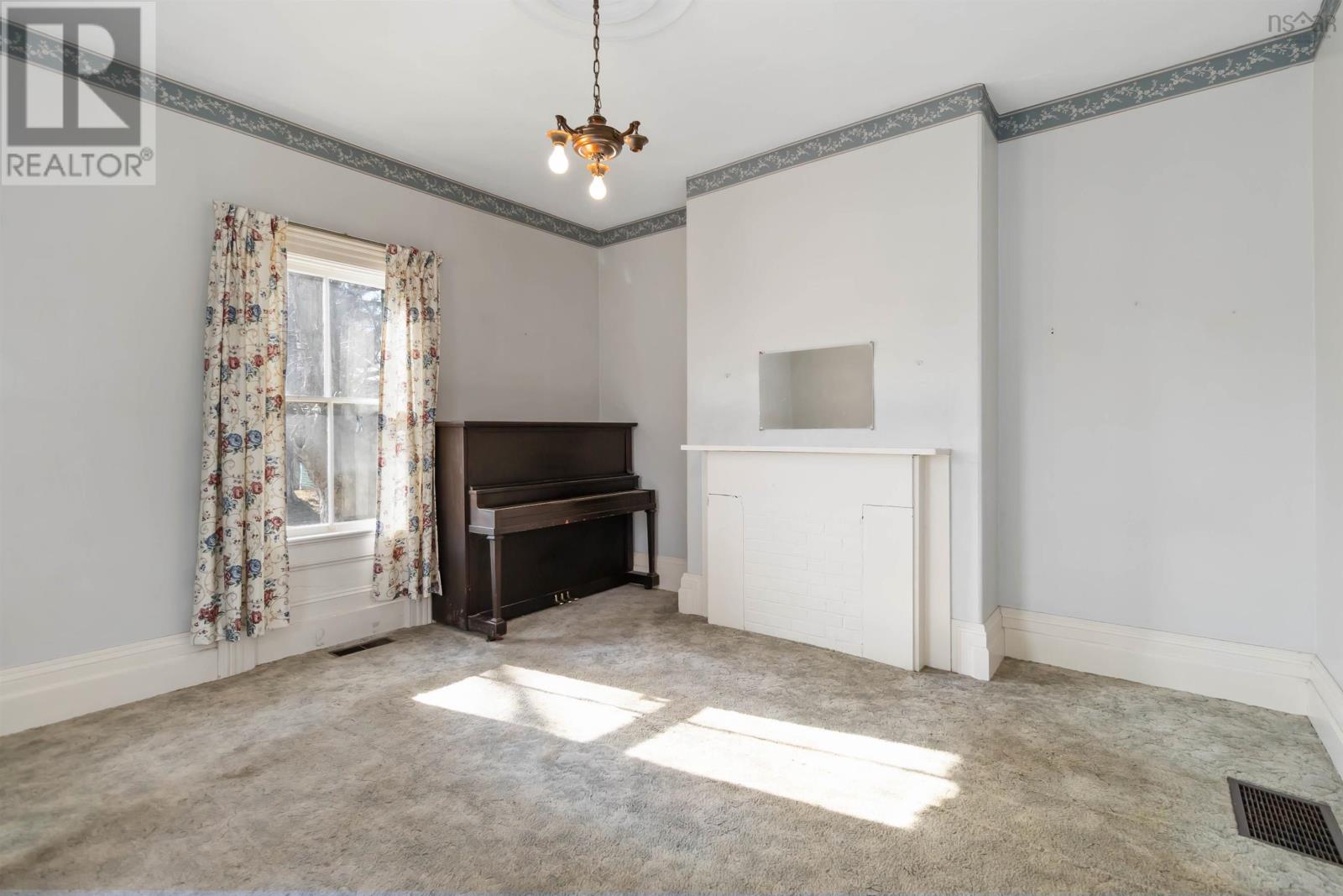 21 Green Street, Lunenburg, Nova Scotia  B0J 2C0 - Photo 8 - 202506088