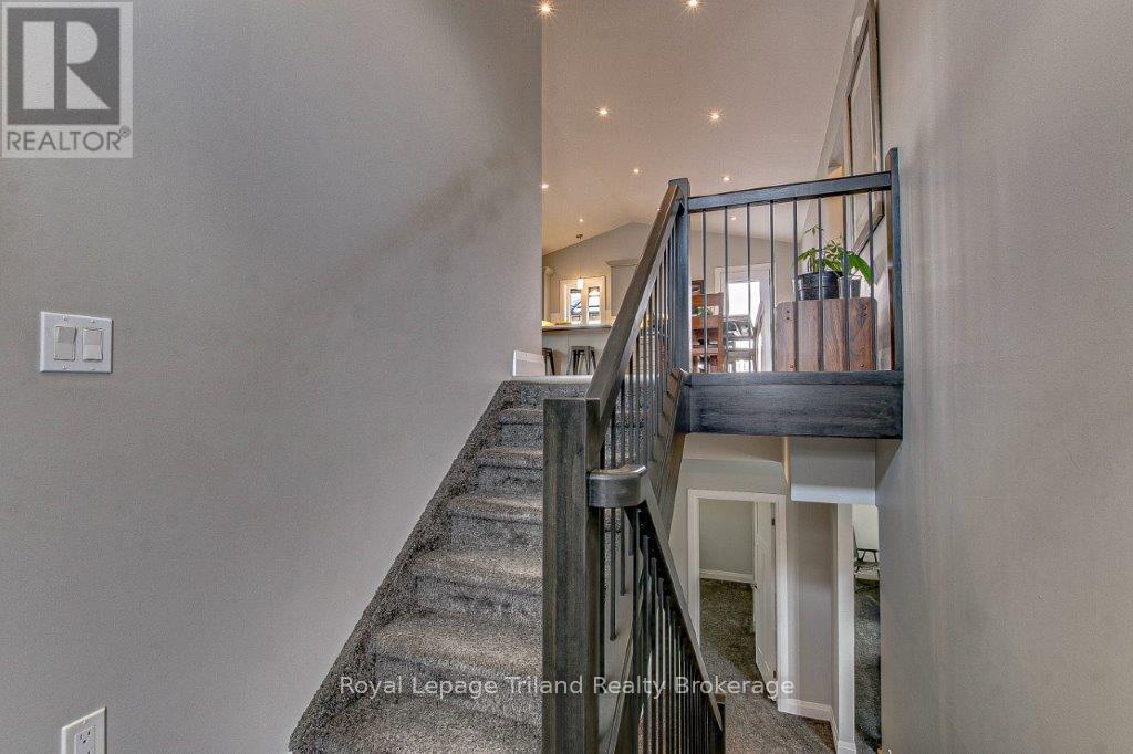 62 Brown Street, Aylmer, Ontario  N5H 3G6 - Photo 2 - X12047060