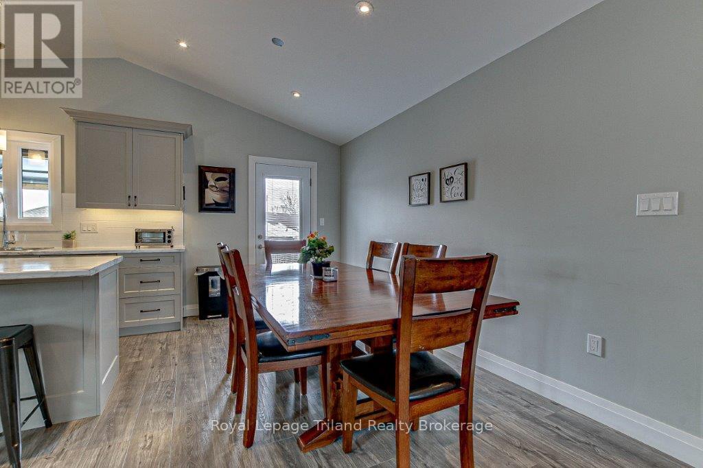 62 Brown Street, Aylmer, Ontario  N5H 3G6 - Photo 4 - X12047060