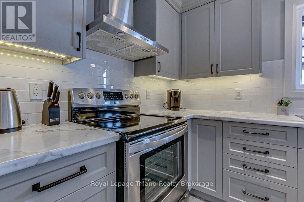62 Brown Street, Aylmer, Ontario  N5H 3G6 - Photo 7 - X12047060