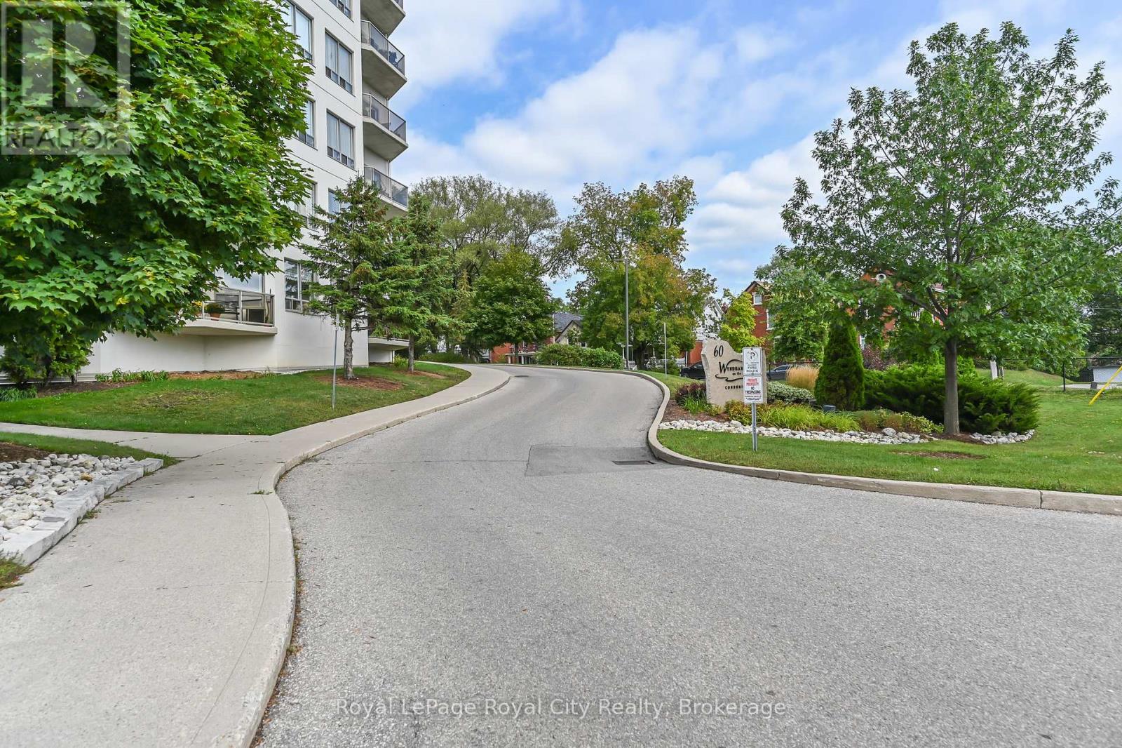 Property at 104 - 60 WYNDHAM STREET S image 4