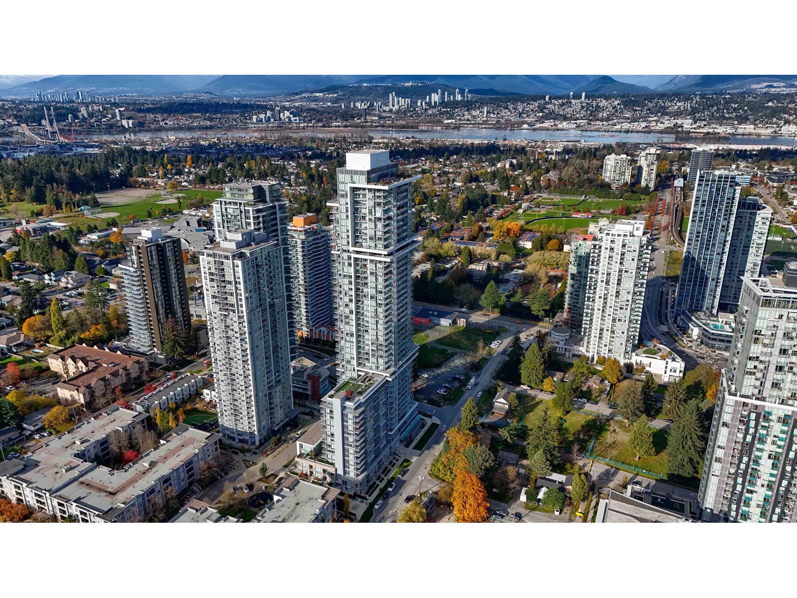 317 13350 Central Avenue, Surrey, British Columbia  V3T 0S1 - Photo 3 - R2982027