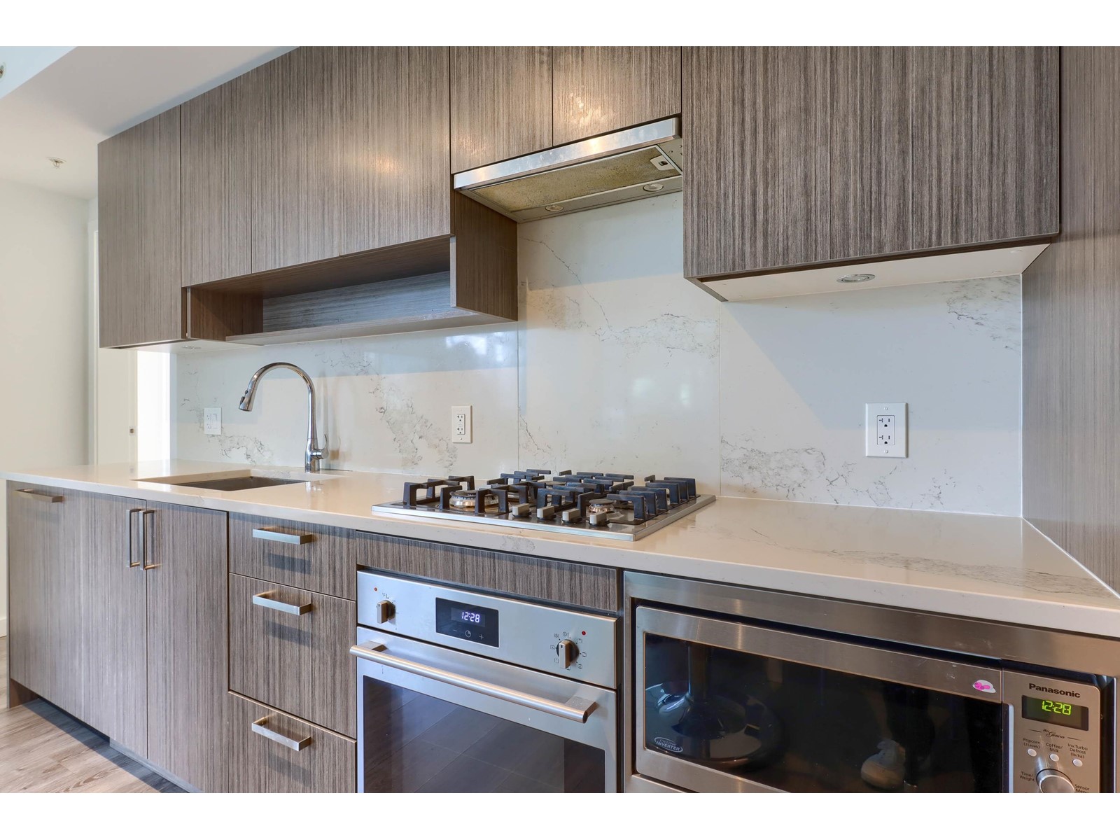 317 13350 Central Avenue, Surrey, British Columbia  V3T 0S1 - Photo 11 - R2982027