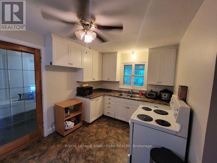 Property at 124 SIMCOE STREET image 3