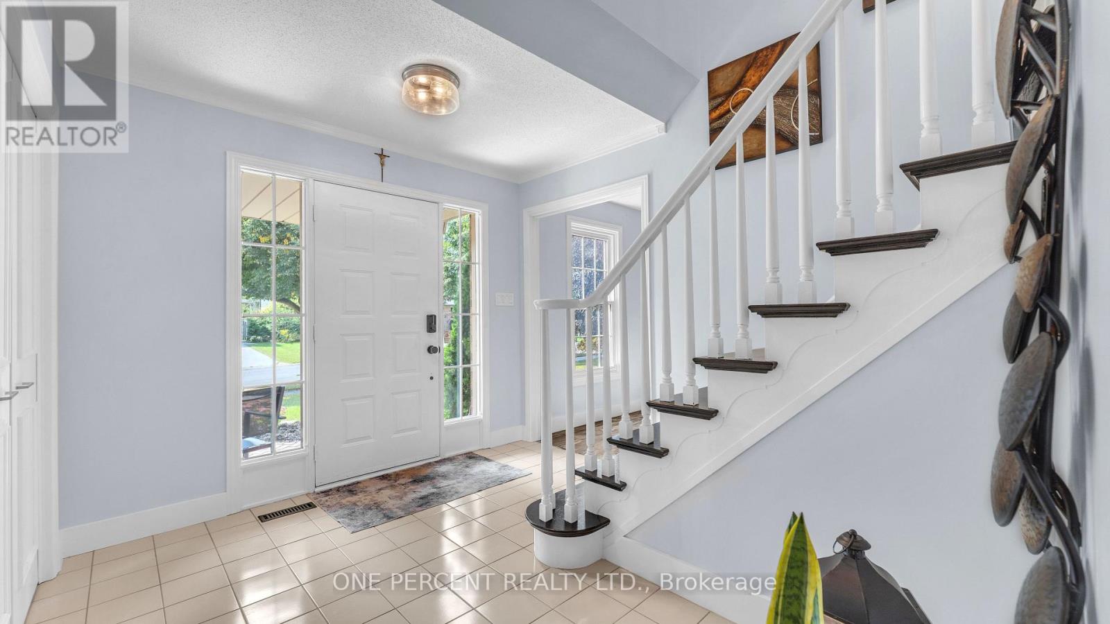 Property at 10 MOUNTAINVIEW CRESCENT image 4