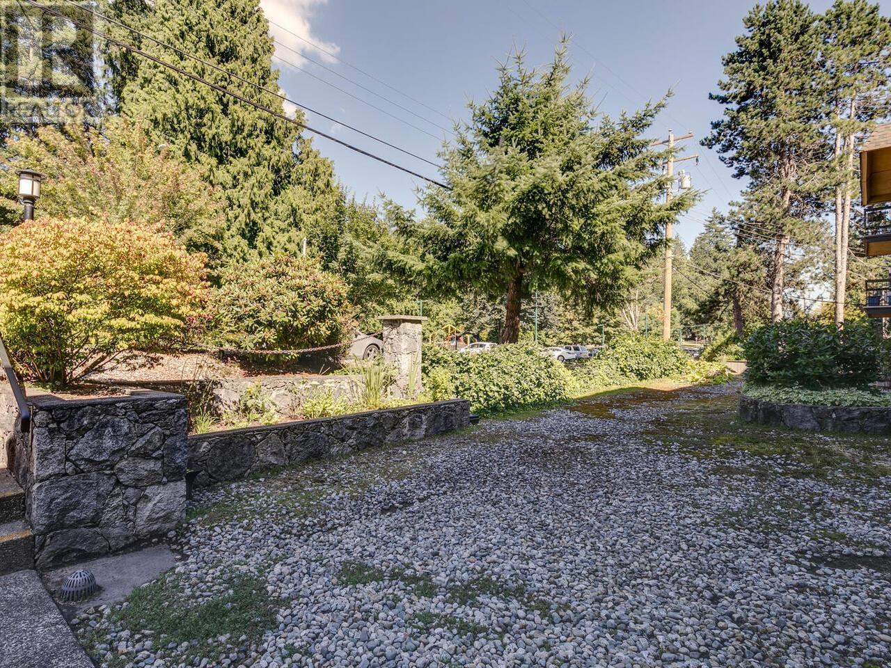 Property at 203 1000 KING ALBERT AVENUE image 3