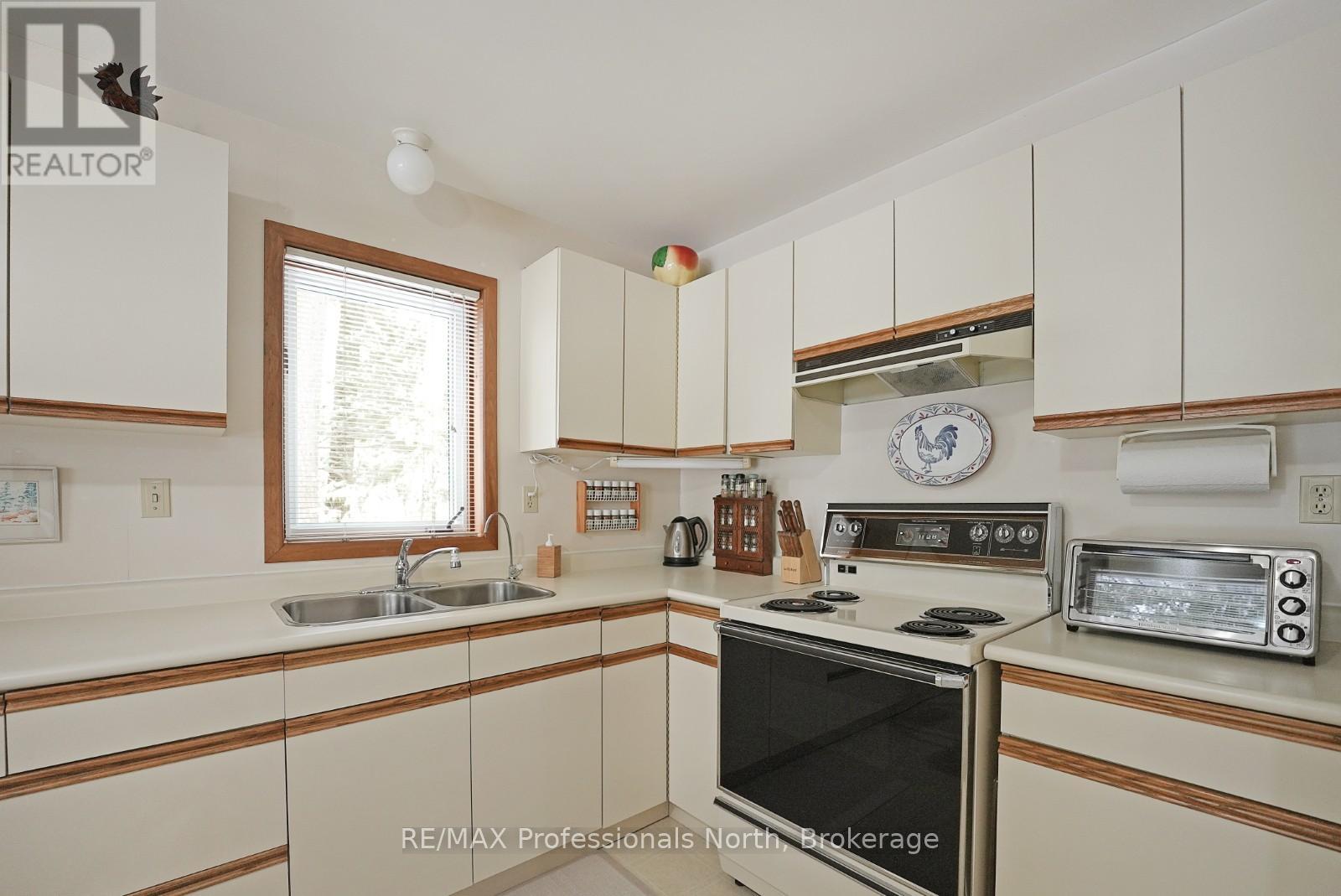 1035 Violet Lane, Dysart Et Al, Ontario  K0M 1S0 - Photo 24 - X12047101