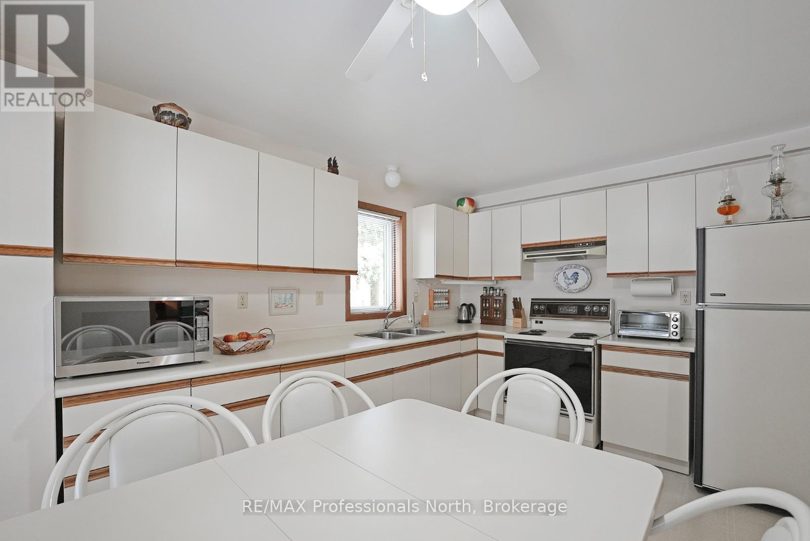 1035 Violet Lane, Dysart Et Al, Ontario  K0M 1S0 - Photo 25 - X12047101