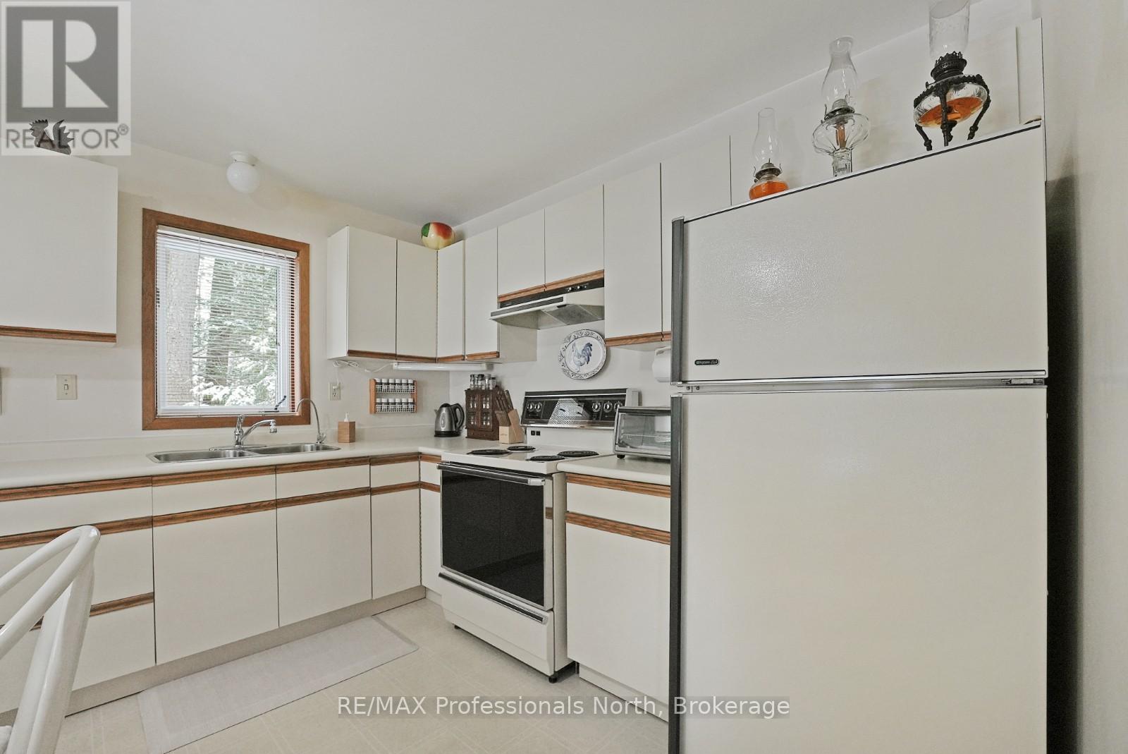 1035 Violet Lane, Dysart Et Al, Ontario  K0M 1S0 - Photo 26 - X12047101