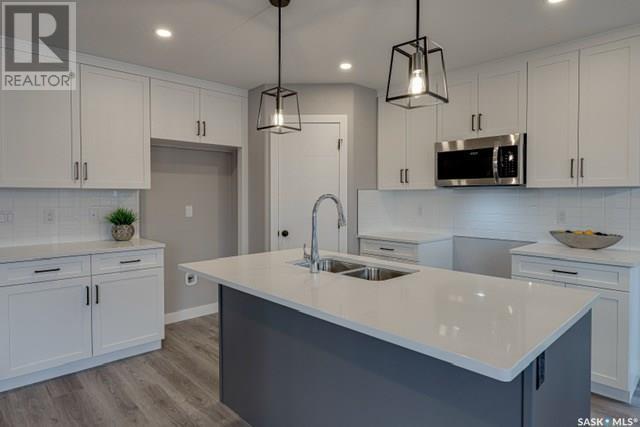 Property at 467 Doran CRESCENT image 3