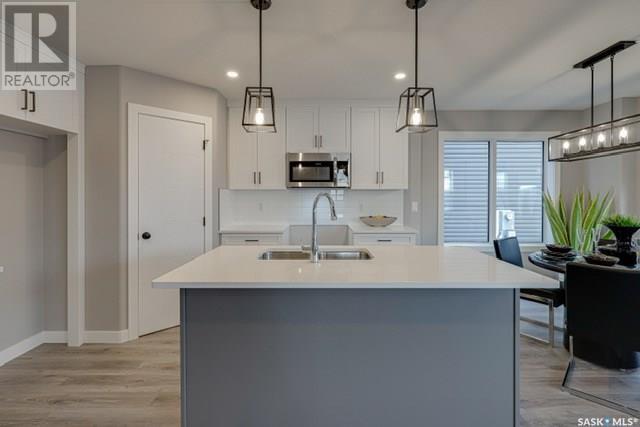 Property at 467 Doran CRESCENT image 4