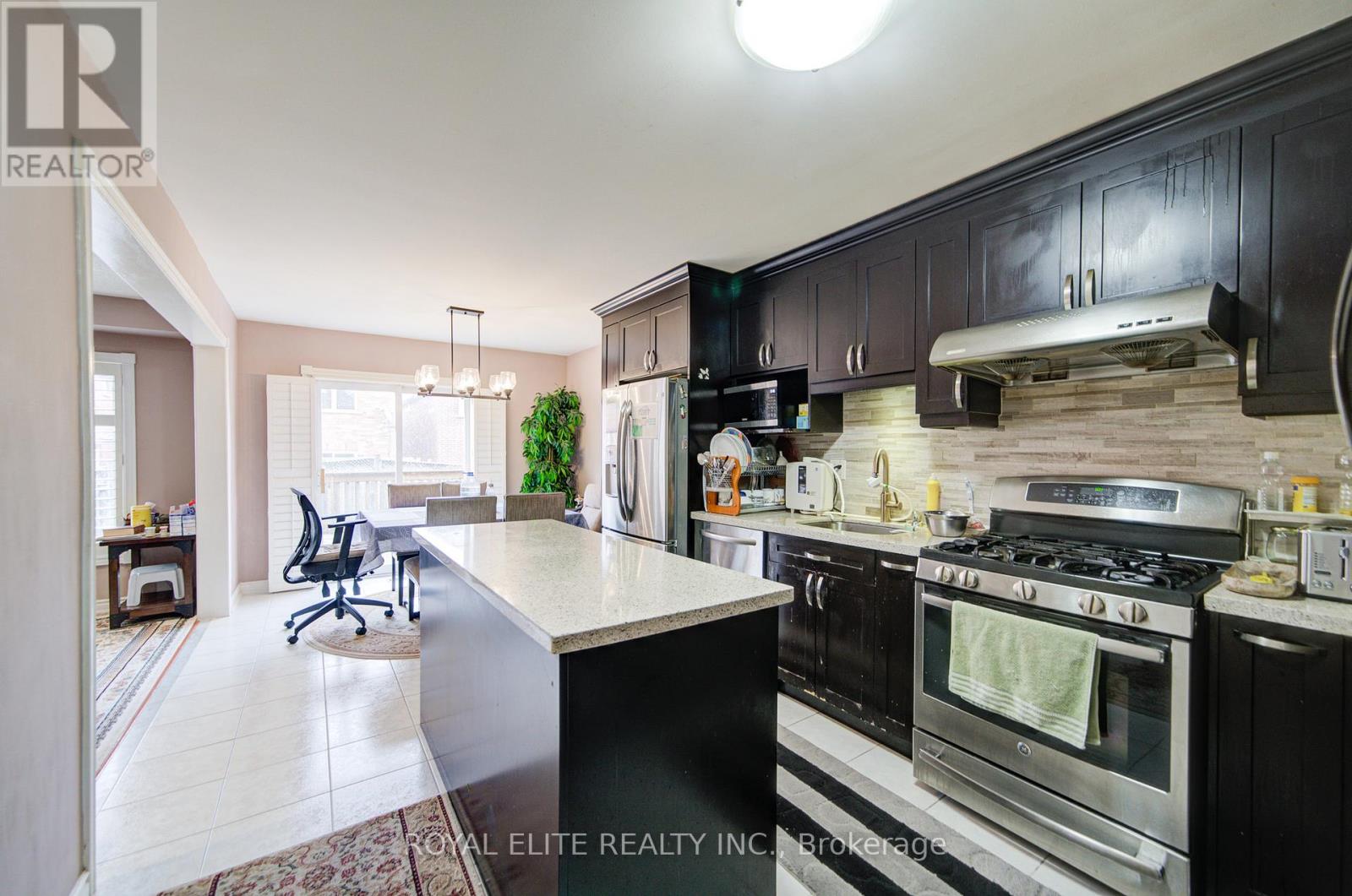 72 Stella Drive, Markham, Ontario  L3S 4G8 - Photo 9 - N12047215