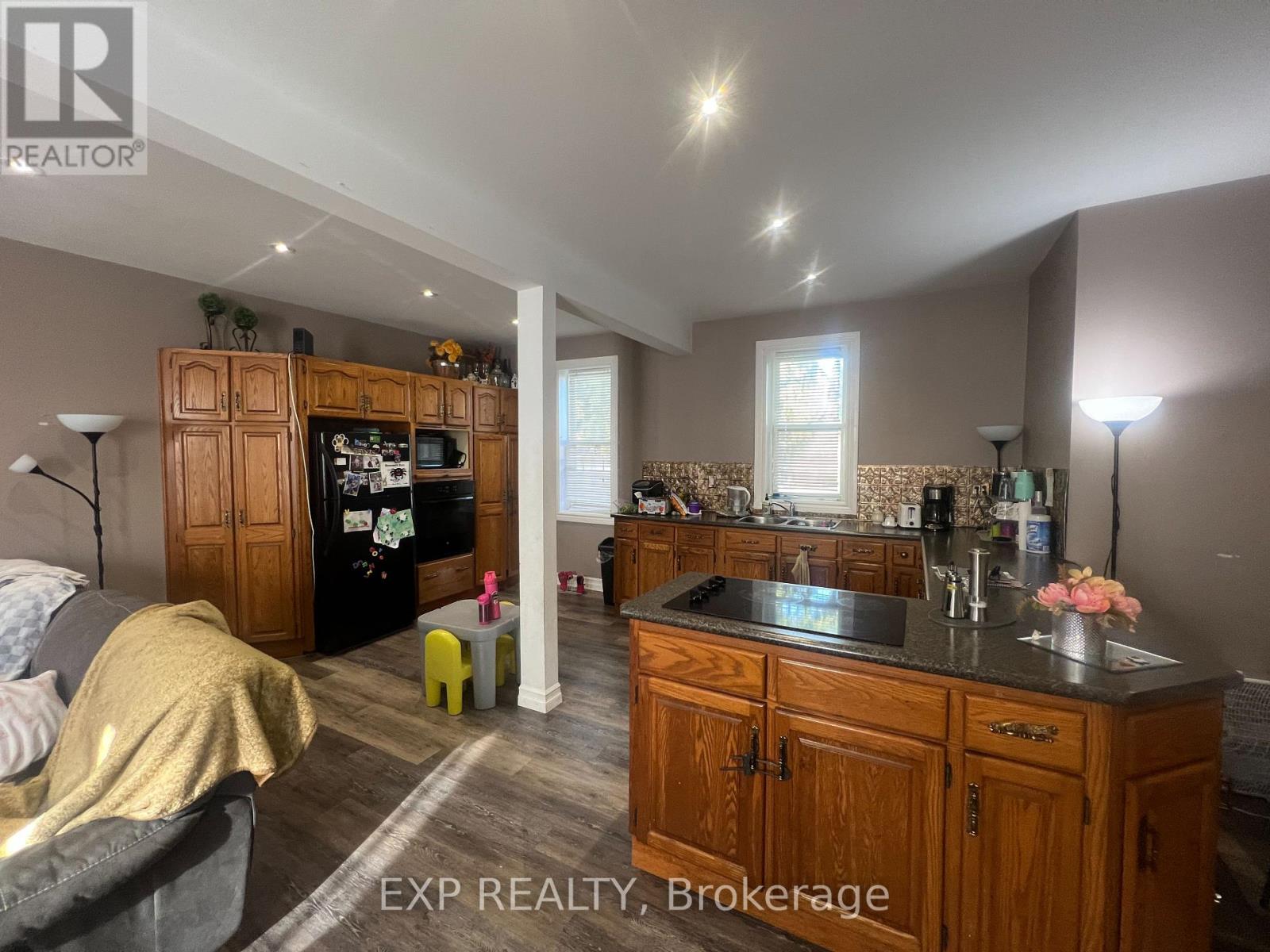 Property at 217 VICTORIA STREET image 3