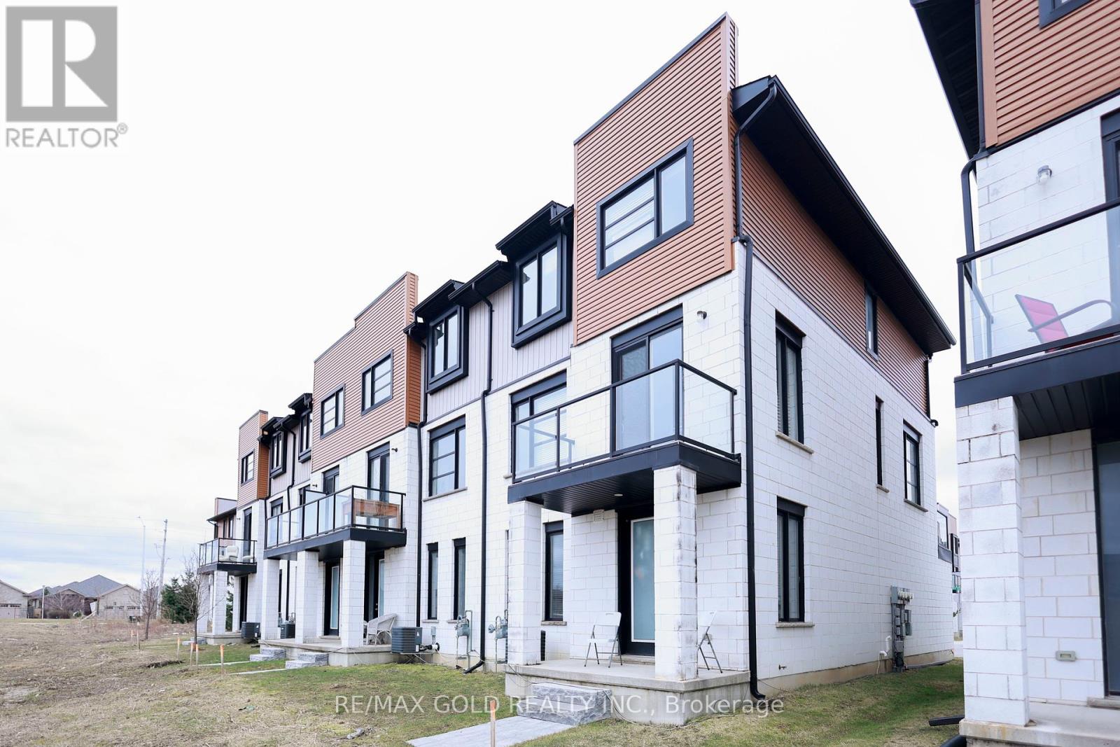 Property at 888 WEST VILLAGE SQUARE image 3