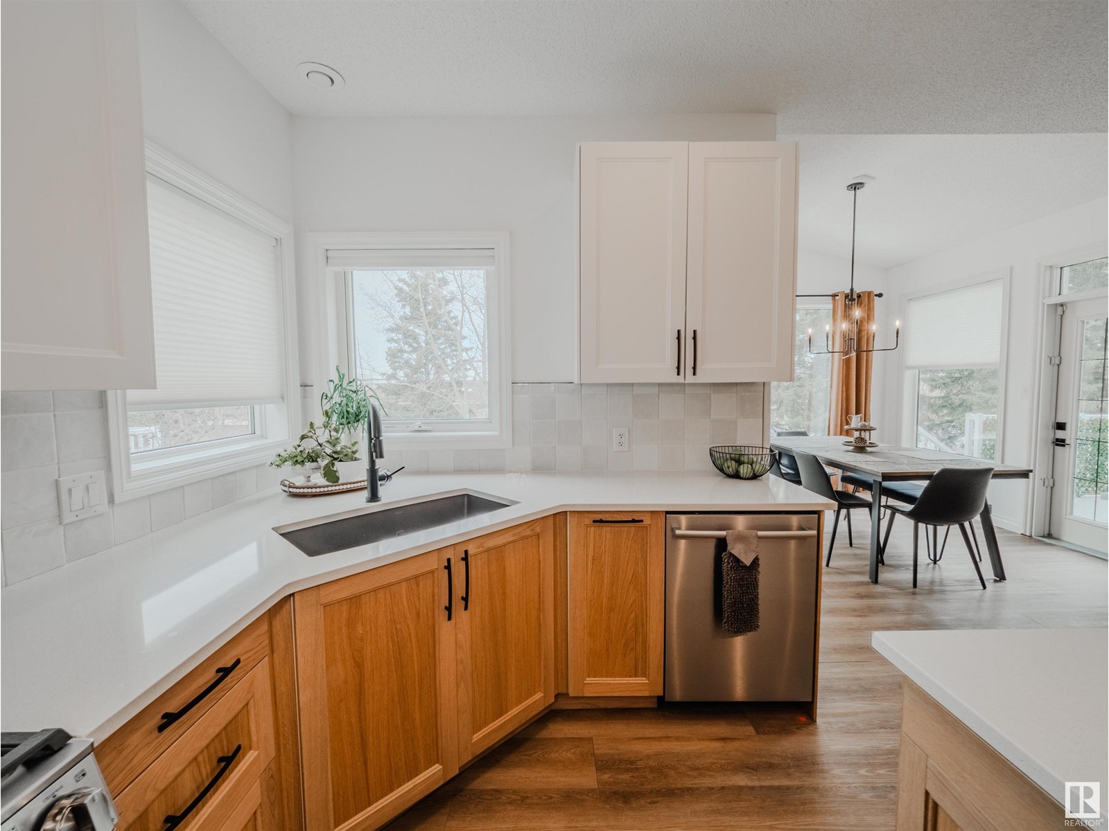 Property at 54 LINKSVIEW DR image 3