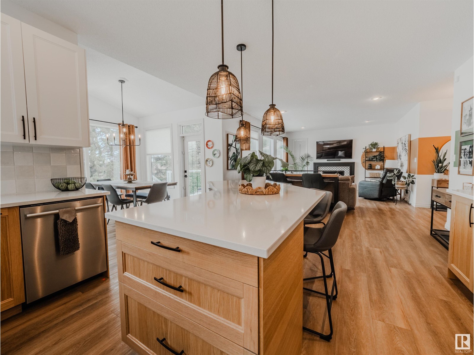 Property at 54 LINKSVIEW DR image 1