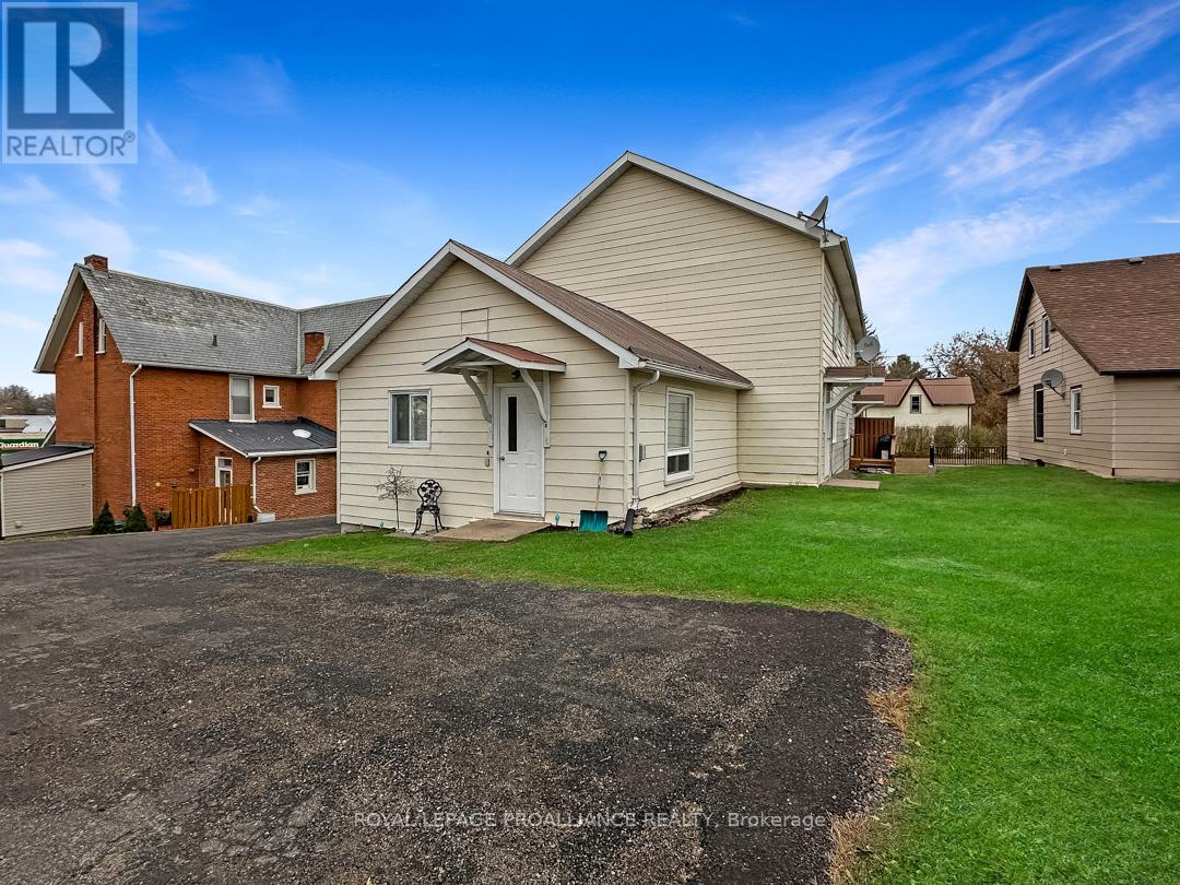 91 St.lawrence Street E, Madoc, Ontario  K0K 2K0 - Photo 5 - X12047367