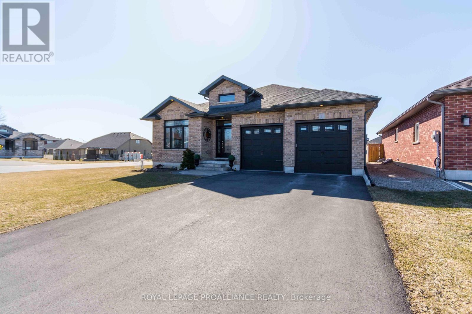 Property at 1 BEL AIR CRESCENT image 3