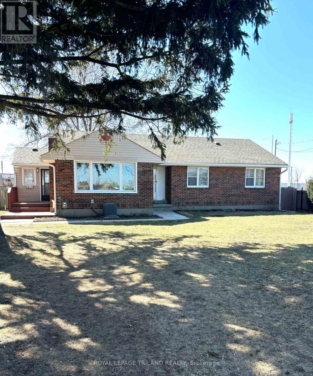 2311 DUNDAS STREET, london east (east j), Ontario
