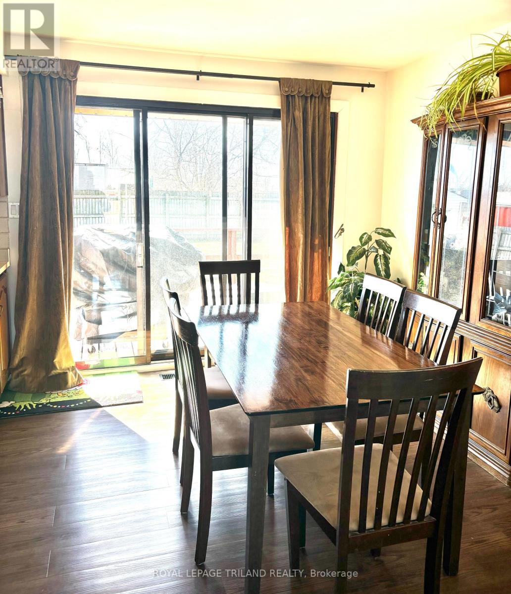 Photo 5 of 11 for 2311 Dundas Street