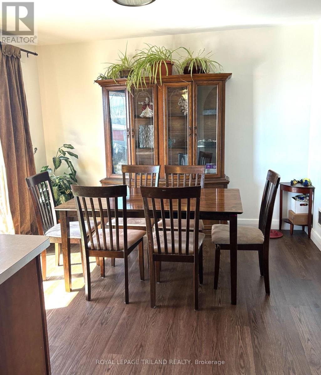 Photo 6 of 11 for 2311 Dundas Street