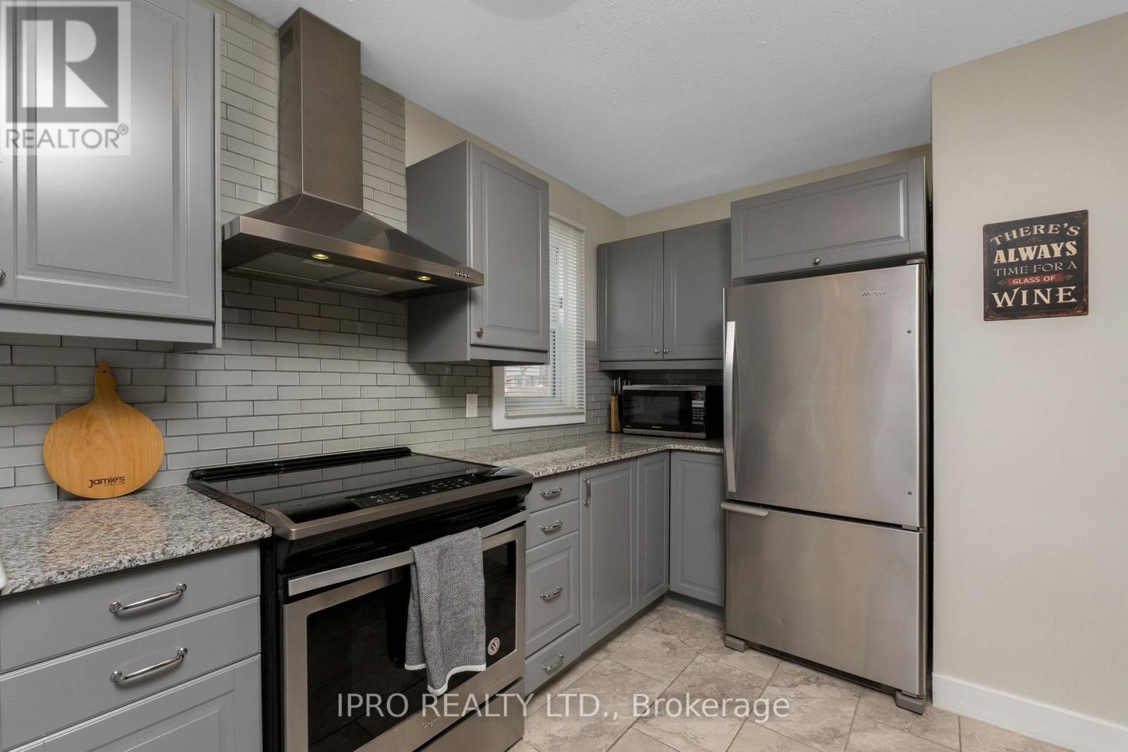 74 Armstrong Avenue, Hamilton, Ontario  L8H 1M5 - Photo 7 - X12047324
