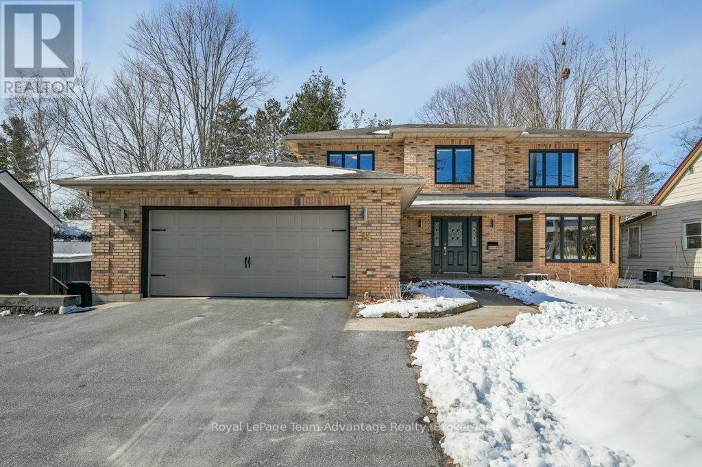 54 WAUBEEK STREET, Parry Sound, Ontario
