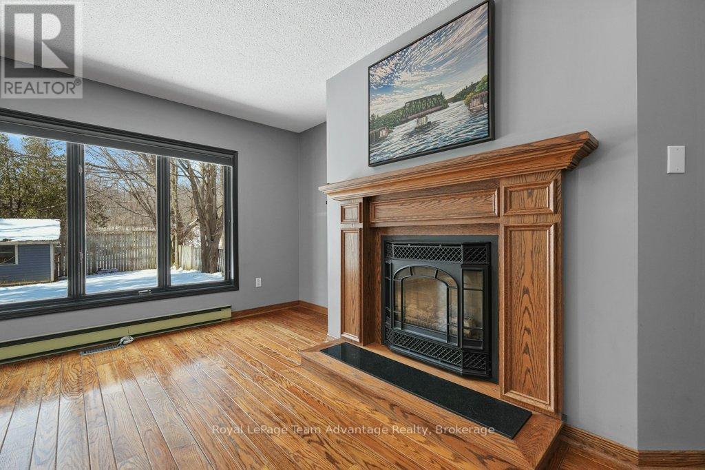 54 Waubeek Street, Parry Sound, Ontario  P2A 1C3 - Photo 10 - X12047449