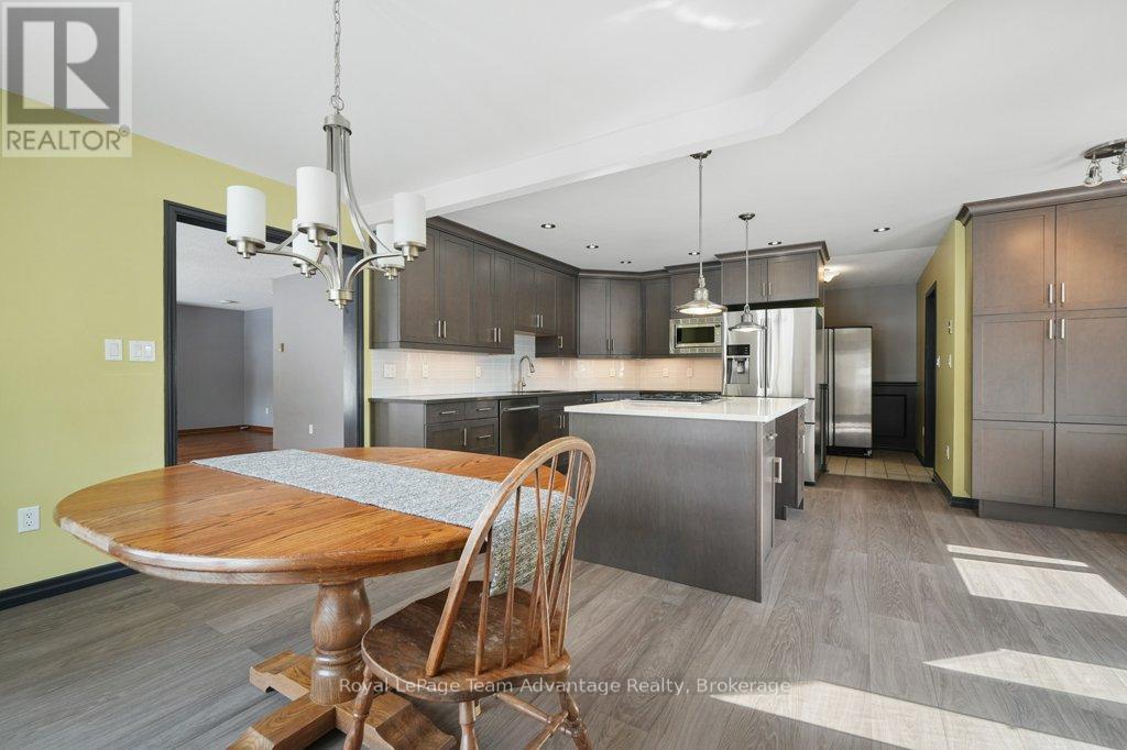 54 Waubeek Street, Parry Sound, Ontario  P2A 1C3 - Photo 15 - X12047449