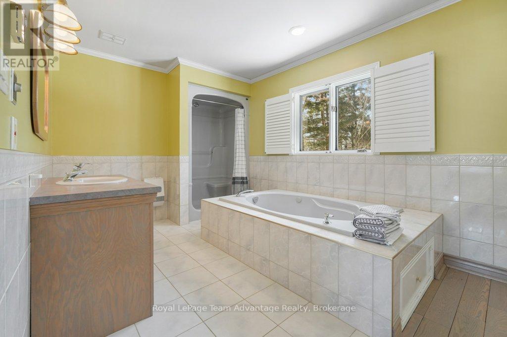 54 Waubeek Street, Parry Sound, Ontario  P2A 1C3 - Photo 27 - X12047449