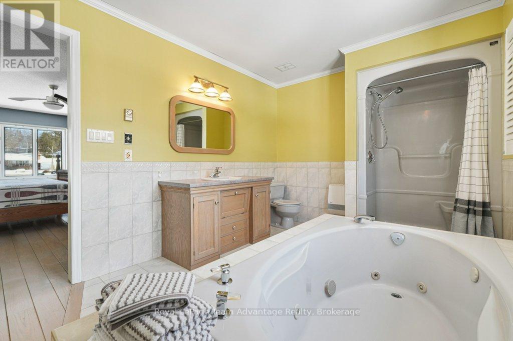 54 Waubeek Street, Parry Sound, Ontario  P2A 1C3 - Photo 28 - X12047449