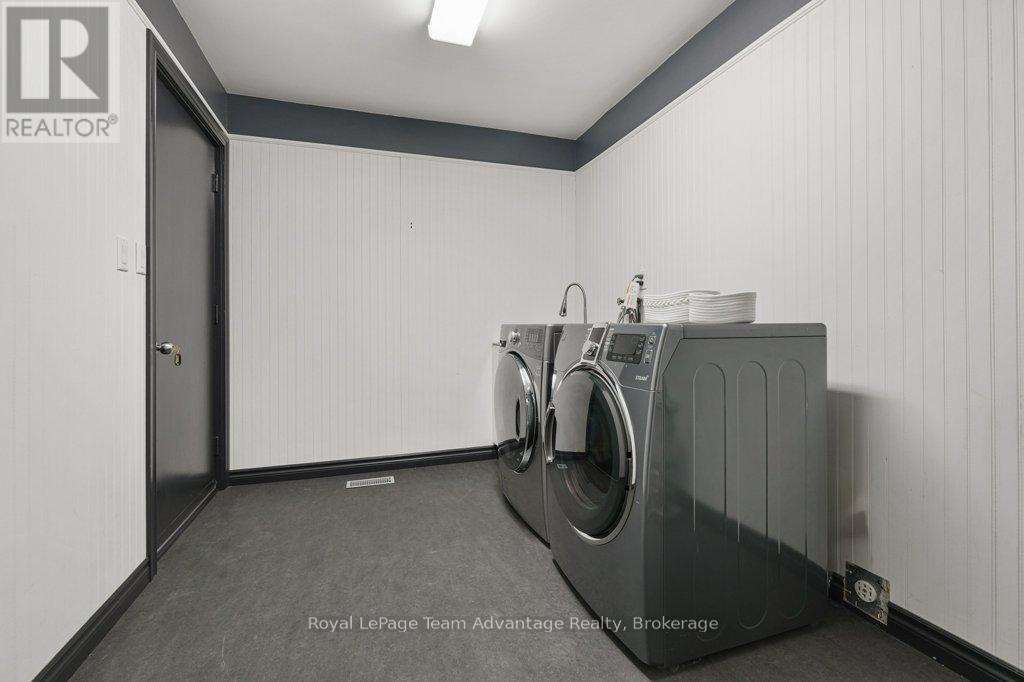 54 Waubeek Street, Parry Sound, Ontario  P2A 1C3 - Photo 32 - X12047449