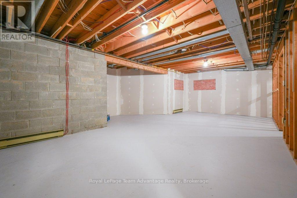 54 Waubeek Street, Parry Sound, Ontario  P2A 1C3 - Photo 35 - X12047449