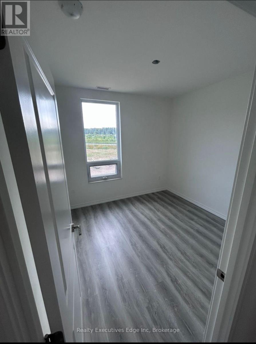181 Elmira Road, Guelph, Ontario  N1K 1R2 - Photo 6 - X12047474