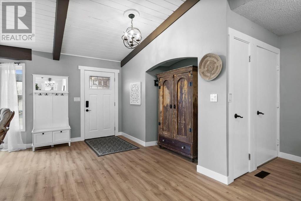 6 Benchlands Drive, Cochrane, Alberta  T4C 1C1 - Photo 4 - A2205213