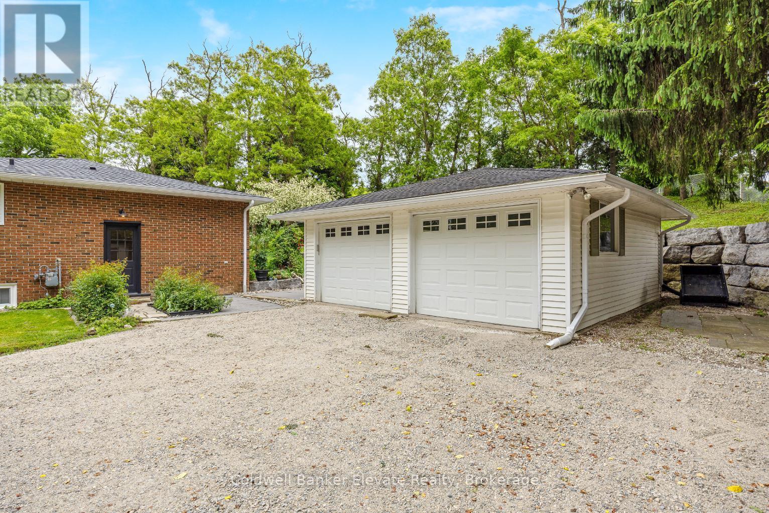 25 Caroline Street, Halton Hills, Ontario  L7G 2J5 - Photo 4 - W11932253