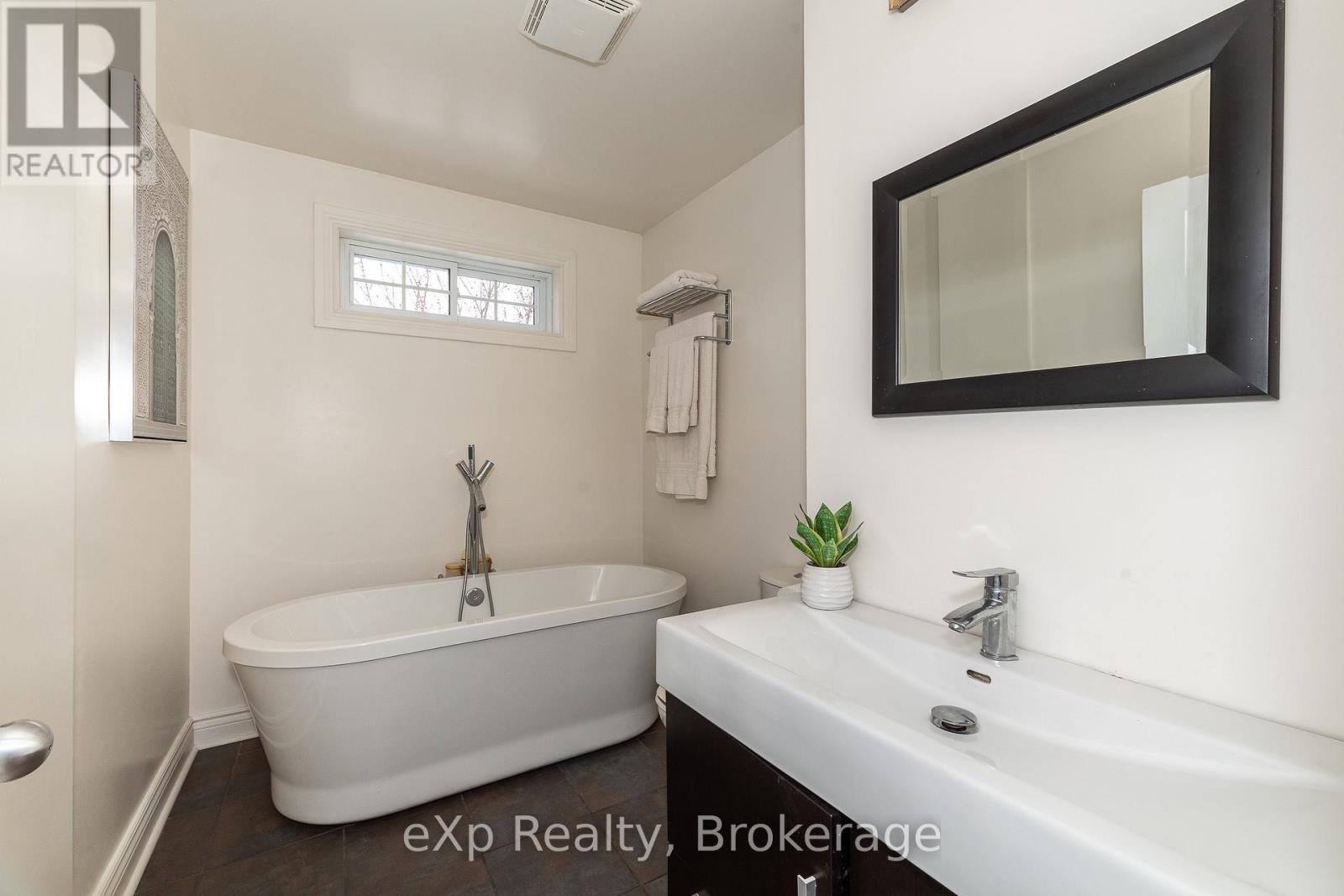 324588 27 Side Road, Meaford, Ontario  N0H 1B0 - Photo 16 - X12047508