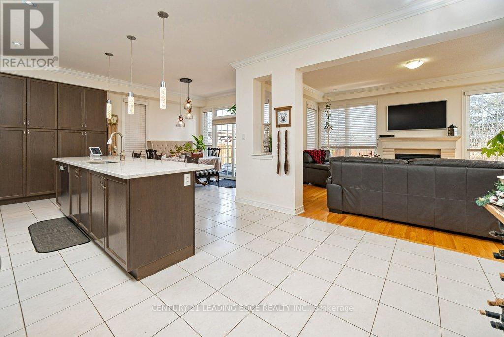 1 Russel Drive, Bradford West Gwillimbury, Ontario  L4G 7K5 - Photo 12 - N12047500
