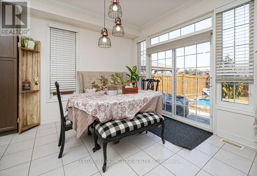 1 Russel Drive, Bradford West Gwillimbury, Ontario  L4G 7K5 - Photo 15 - N12047500