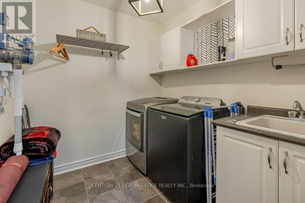 1 Russel Drive, Bradford West Gwillimbury, Ontario  L4G 7K5 - Photo 18 - N12047500