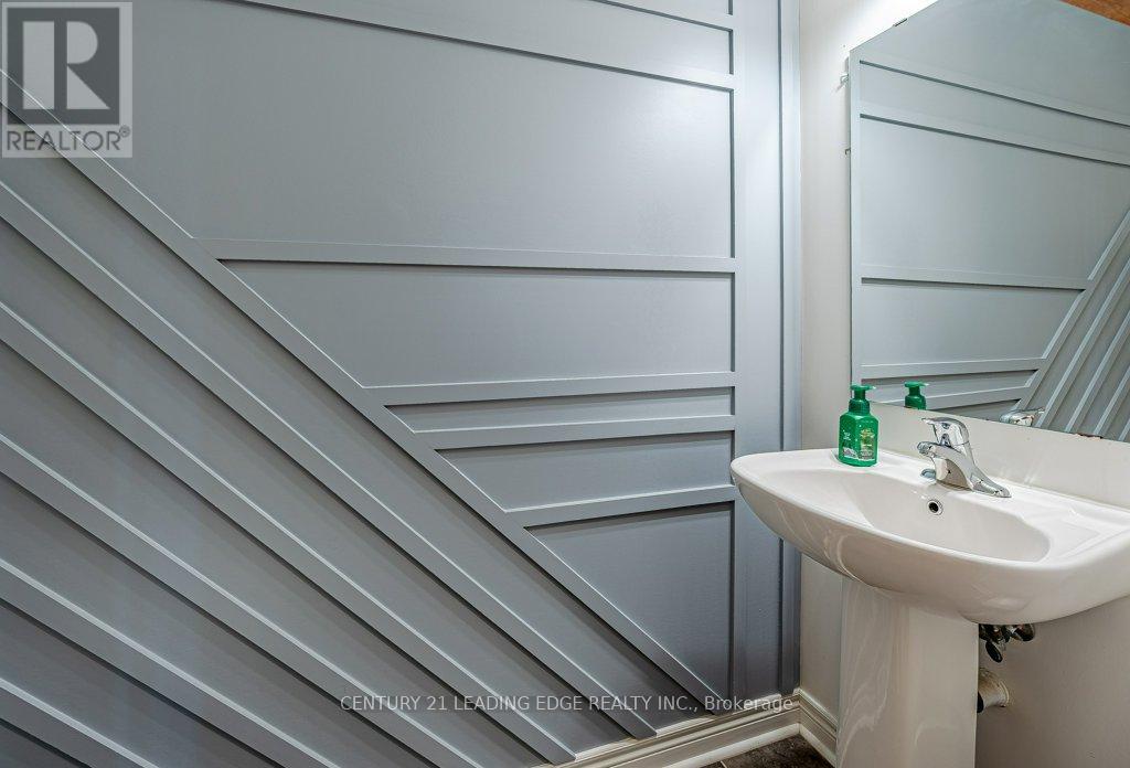 1 Russel Drive, Bradford West Gwillimbury, Ontario  L4G 7K5 - Photo 19 - N12047500