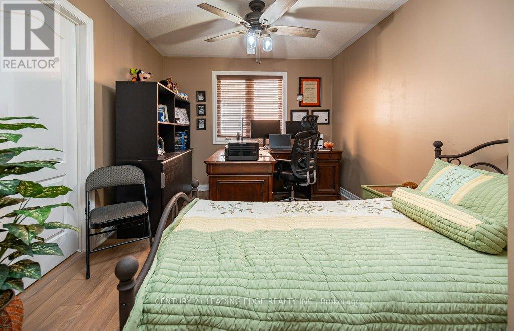 1 Russel Drive, Bradford West Gwillimbury, Ontario  L4G 7K5 - Photo 25 - N12047500